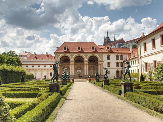 Wallenstein Garden - a beautiful and serene garden walk home to the dripstone wall Banner