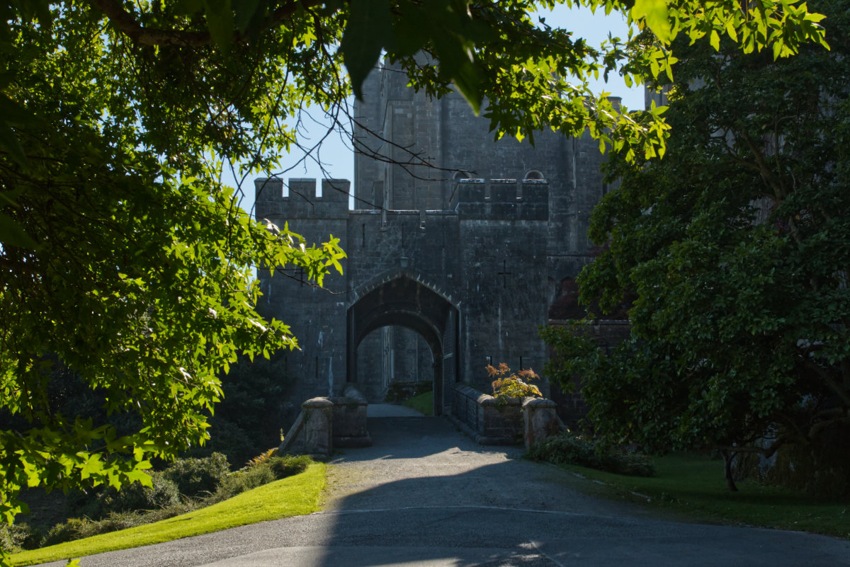 Towards the interior entrance